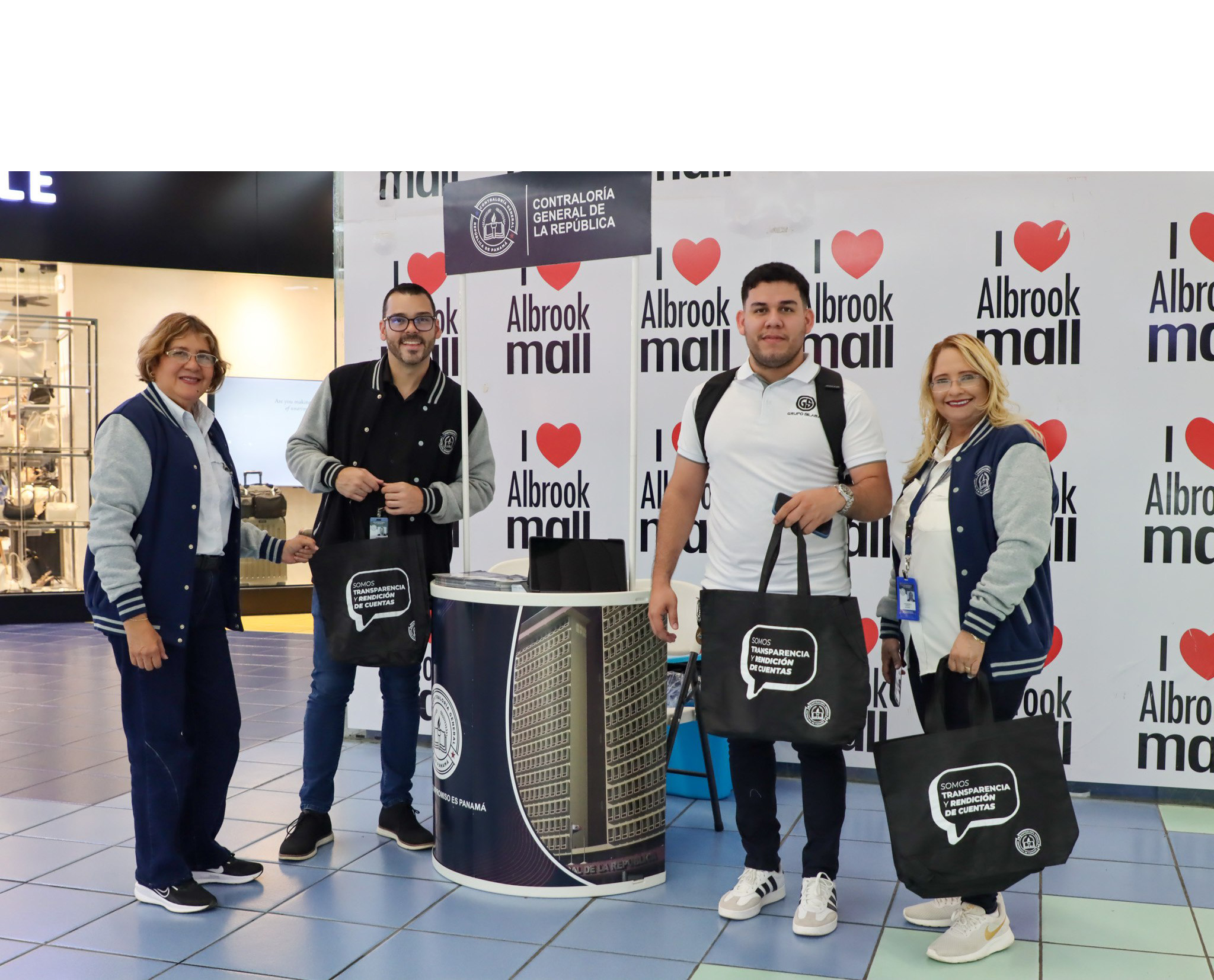 Presencia de la Dirección Nacional de Participación Ciudadana de la Contraloría General en el Centro Comercial Albrook Mall